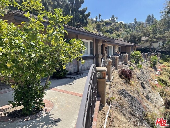 Photo - 1830 Maginn Dr