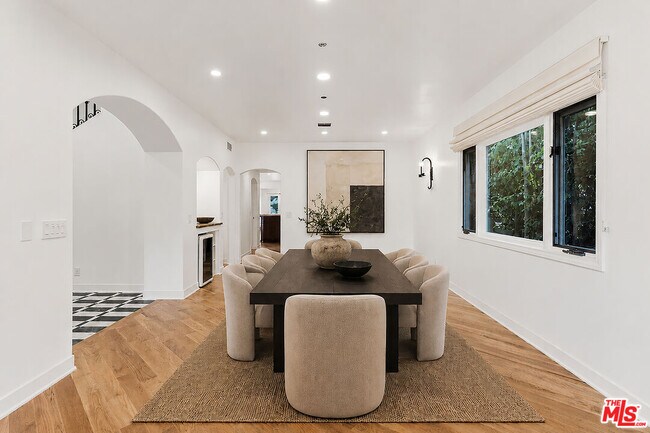 Photo - 1200 N Doheny Dr