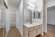 1BR, 1BA - 561SF - Bathroom - CPA - Casa Patrina