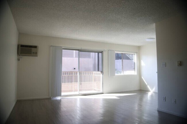 Photo - 915 N Wilton Pl Unit 309
