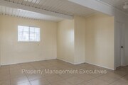Photo - 3 Bedroom, 1 Bath Apartment close to every...