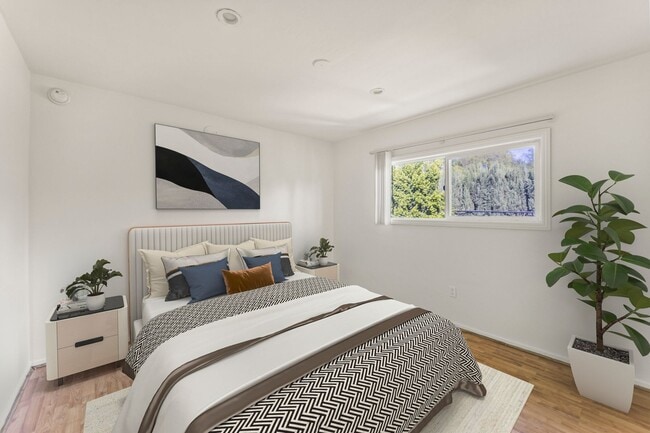 Photo - 5738 Woodman Ave Unit 2