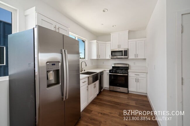 Photo - 6338 Beck Ave Unit 6338 1/2