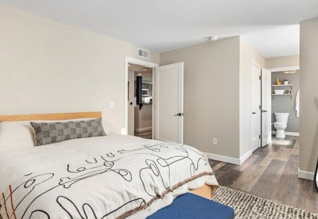 Photo - 2135 E 4th St