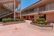 Courtyard - Park Avenue Apartments