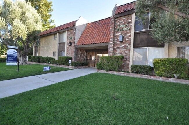 Building Photo - 24411 Newhall Ave Rental