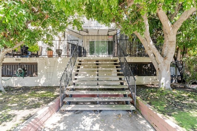 Building Photo - 909 E Garfield Ave Unit 3