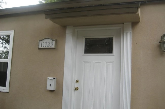 Photo - 11123 Morrison St