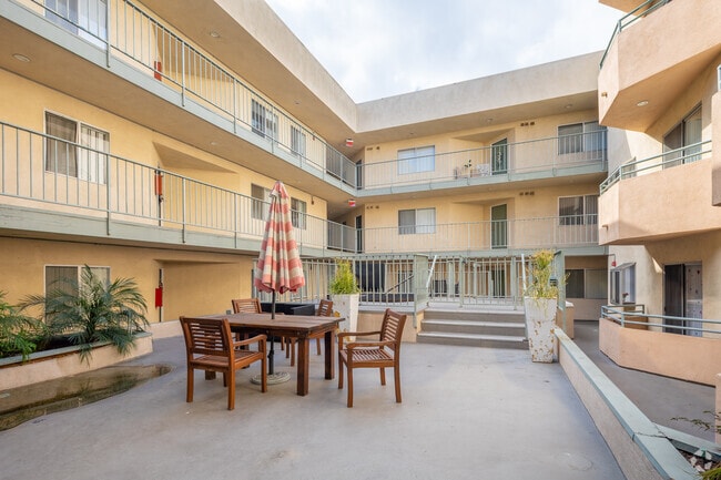 Courtyard - 730 Pine Ave.