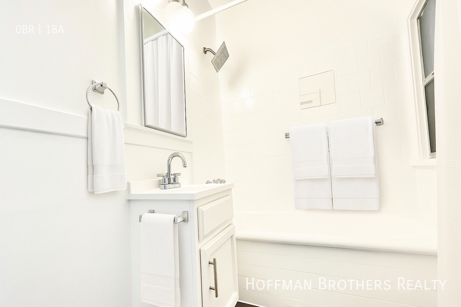 Photo - 913 Grattan St Unit 202