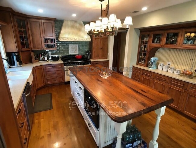 Building Photo - 4026-32 Utah St Unit 4028