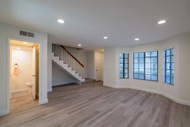 Photo - 2600 Huntington Dr