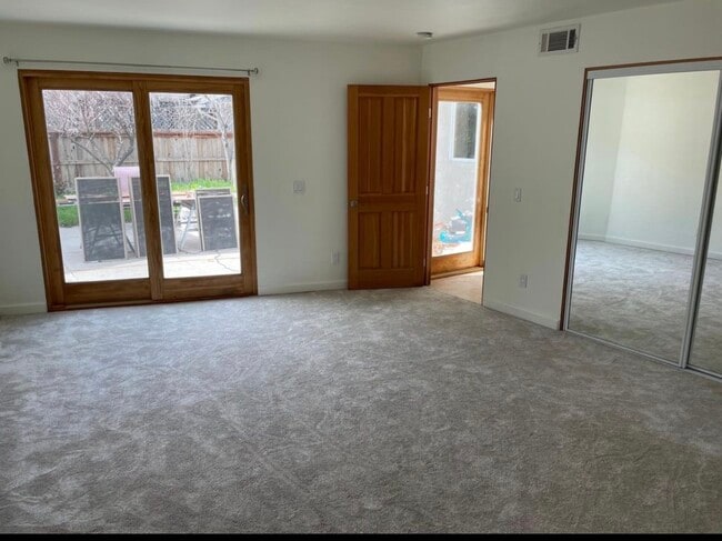 Photo - 1646 Maple Ave