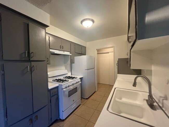 Building Photo - 8070 Langdon Ave Unit 208a
