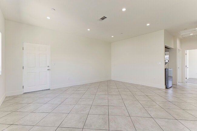 Photo - 6821 Agnes Ave