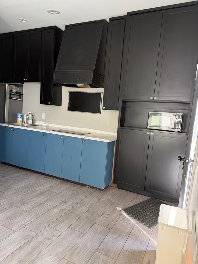 Building Photo - 285 Lilac Dr Unit A