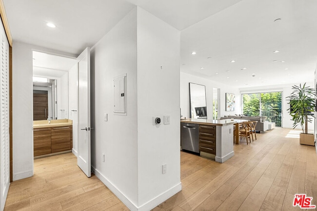 Photo - 855 Croft Ave Unit 301