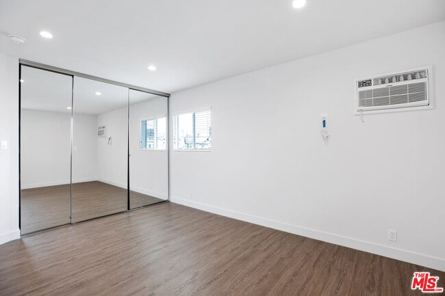 Photo - 1117 S Bronson Ave Unit 11