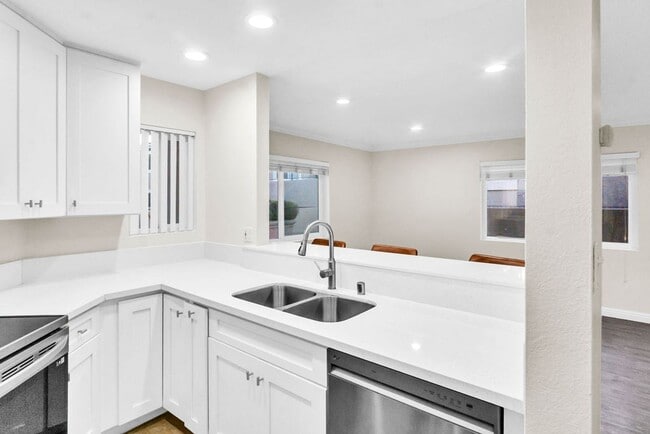 Photo - Beautiful one bedroom/one bath in the Verano community at UTC! Close to so much! Unit 2009