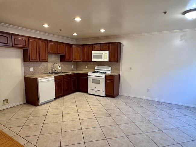 Photo - 3 Bedroom 2 Bath Penthouse condo in Van Nuys Unit 305