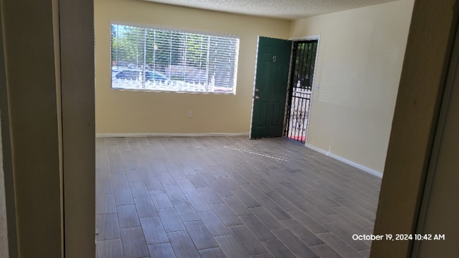 Photo - 210 W South St