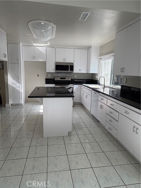 Building Photo - 2866 Treeview Pl