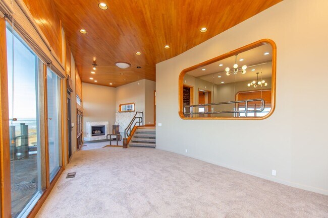 Photo - Extraordinary 5-Bed / 5-Bath Oceanfront Property in La Jolla!