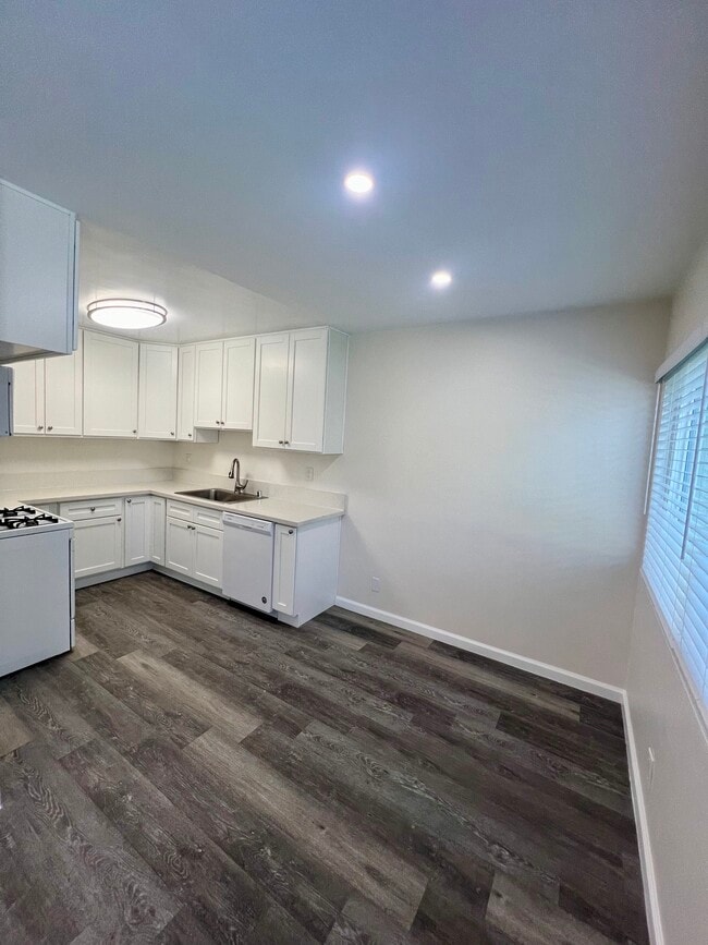 Photo - 15025 Burbank Blvd Unit 2