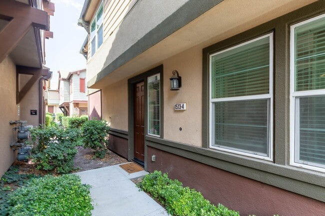 Building Photo - 3 Bed 2 Bath in the Eastlake Vistas Rental