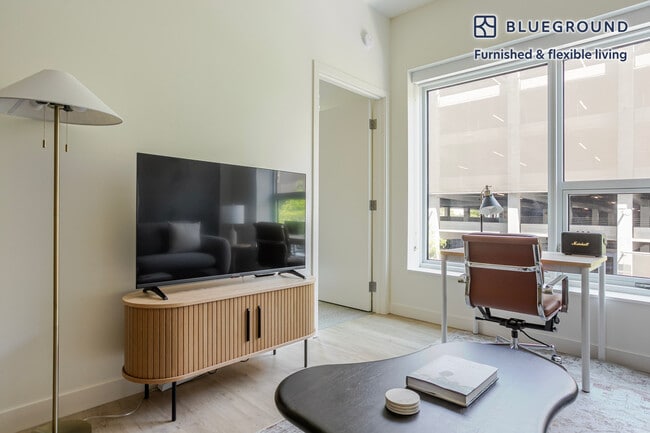 Photo - 6390 De Longpre Ave Unit FL3-ID1400