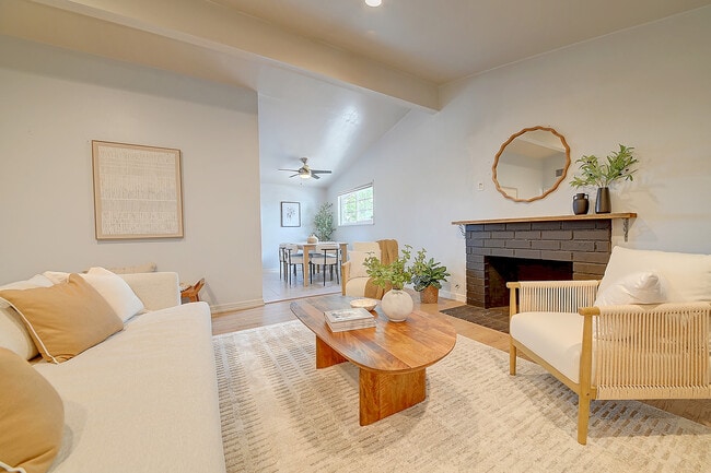 Photo - 2044 W Spruce Ave