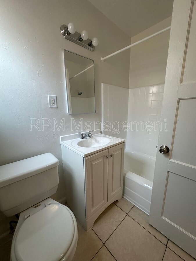 Photo - 1737 N Sycamore Ave Unit 204