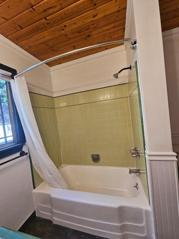 Photo - 1850 N La Brea Ave