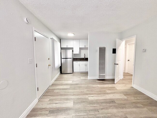 Photo - 4241 Van Horne Ave Unit 4241 Van Horne Ave #5