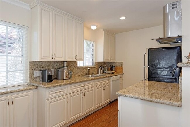 Luxury Spacious 2BD Apartment Home! Minute... - Luxury Spacious 2BD Apartment Home! Minute... Unit 6