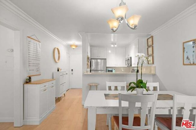 Building Photo - 1125 Pico Blvd Unit 2