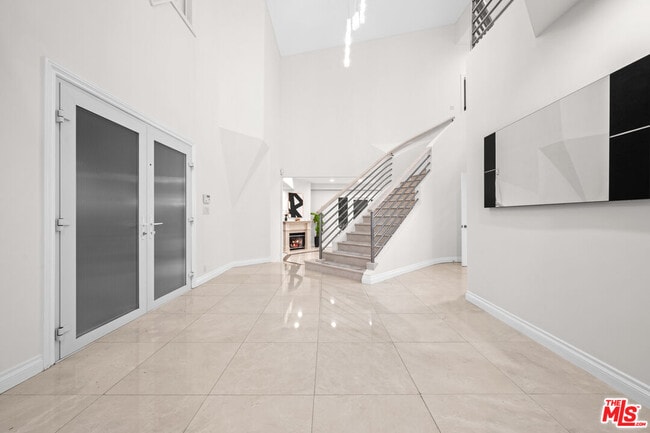 Photo - 1121 Roberto Ln