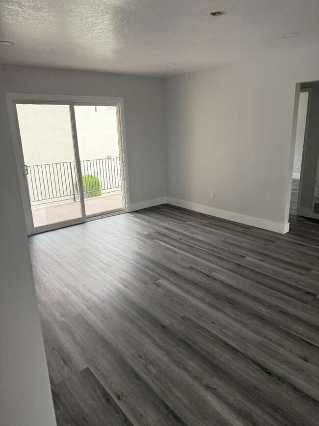 Photo - 122 N Merrimac Dr