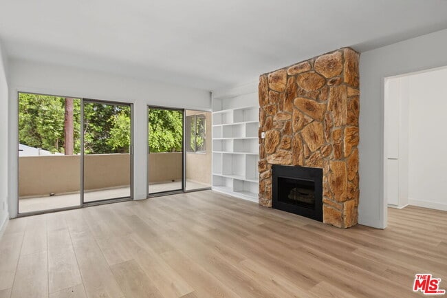 Building Photo - 16169 Sunset Blvd Unit 203