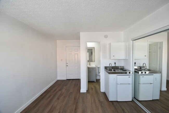 Photo - 5321 Agnes Ave Unit 21-08