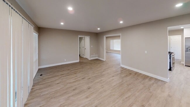 Photo - 6BD/2.5BA, Amazing Yard!