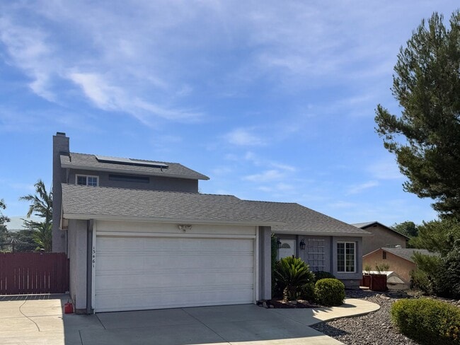Stunning 4B/2.5Ba House w/ Two Fireplaces,... - Stunning 4B/2.5Ba House w/ Two Fireplaces,...
