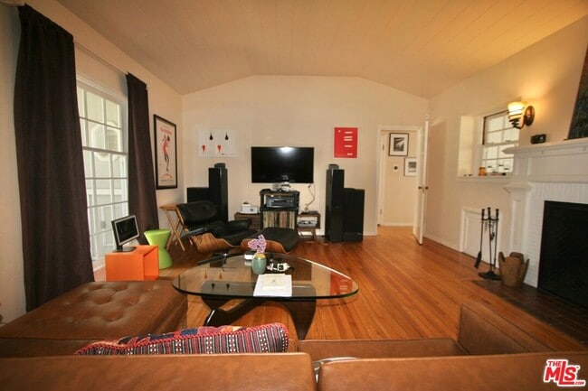 Photo - 10317 Lauriston Ave