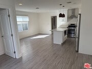 Photo - 907 Burrell St