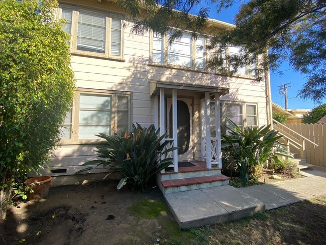 Building Photo - Cozy one bedroom one bath located on pch! Unit 380