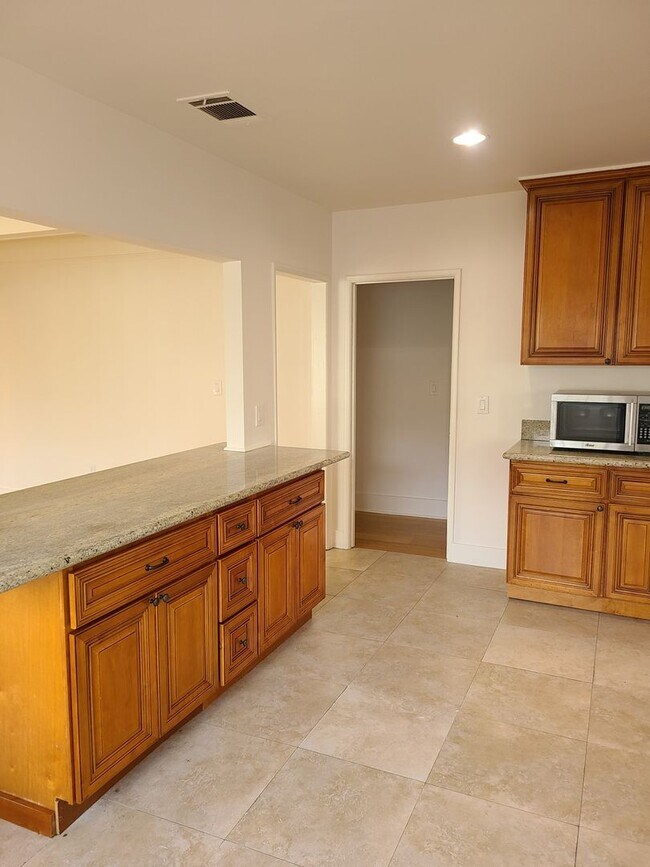 Photo - 522 N Hobart Blvd Unit 522 N. Hobart Bl.