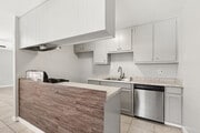 2BR, 2BA - 900SF - Kitchen - Spanish Oaks