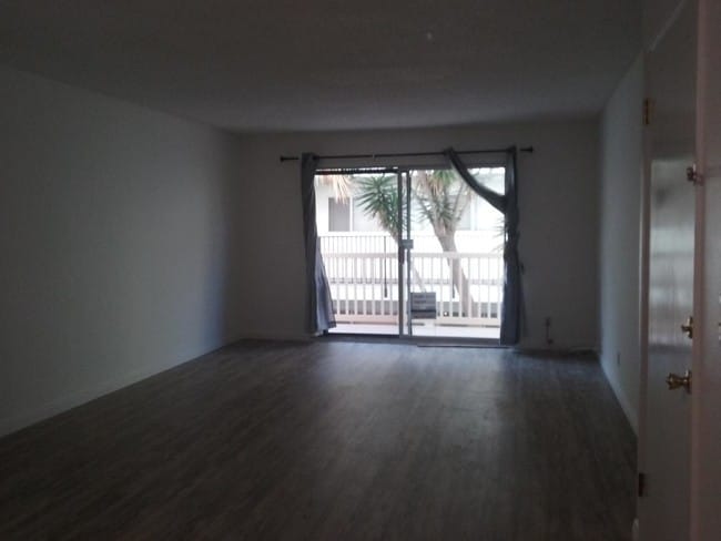 living room - 1707 Pacific Coast Hwy Unit 126