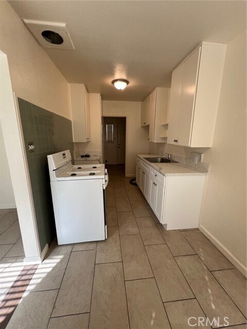 Photo - 635 W 17th St