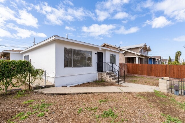 Building Photo - 2085 Franklin Ave Unit 2085 1/2 Franklin Ave